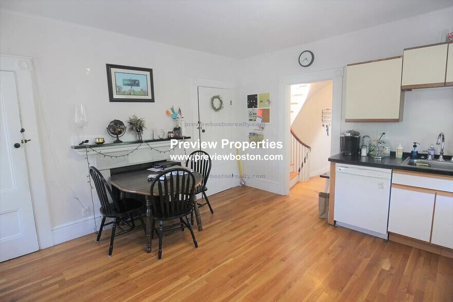 Building Photo - 300 Faneuil St