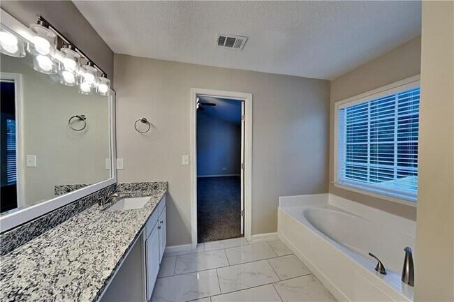 Building Photo - 241 Creel Chase NW