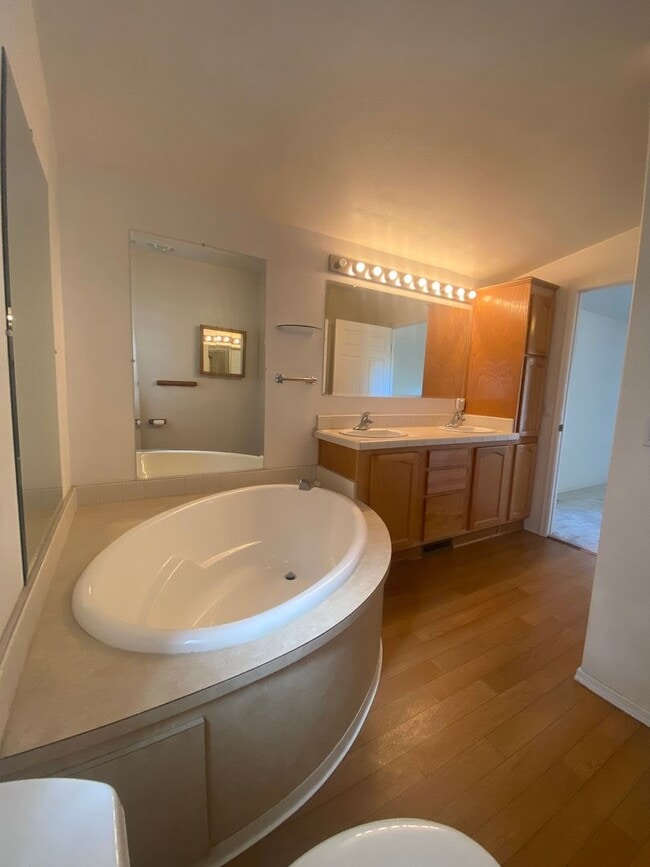 Building Photo - 3 Bedrooms | 2 Bath Home in The Dalles, OR