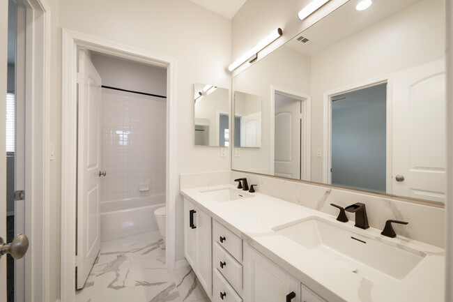 Building Photo - 5702 Segovia Way