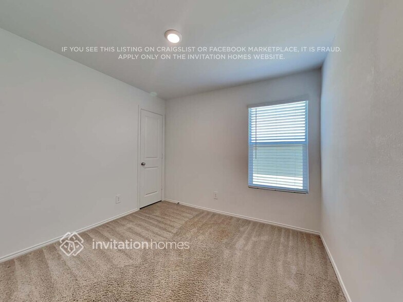 Building Photo - 3205 Crestone Dr