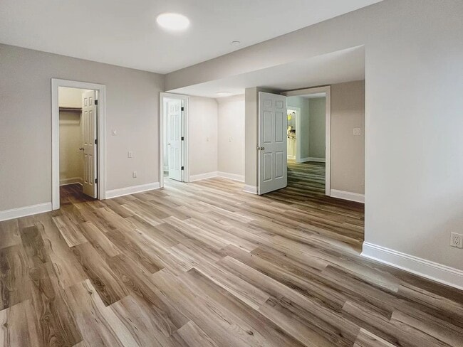Building Photo - Secluded Near West End 5 bedroom