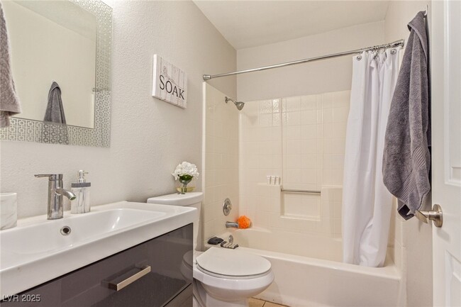 Building Photo - 2840 Blue Bonnet Dr