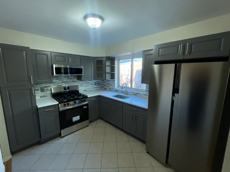 Building Photo - 72 Paerdegat 2nd St