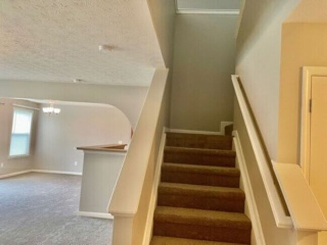 Building Photo - Spacious 3 Bedroom 2.5 bath in Camby!