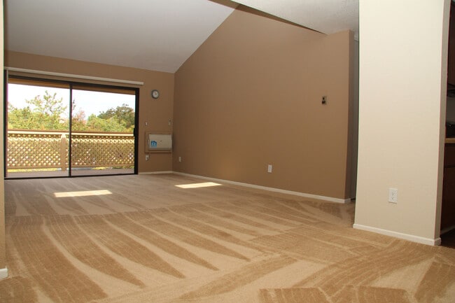 Building Photo - 2 Bedroom 2 Bath Condo in Central Fremont