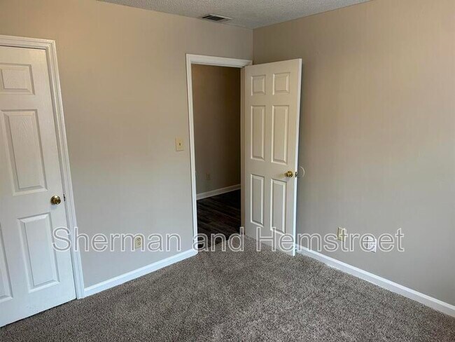 Building Photo - 504 Commons Dr