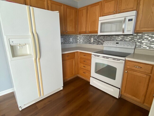 Building Photo - Move-in Ready!