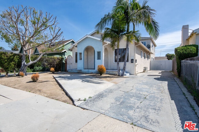 Building Photo - 2132 Cloverdale Ave