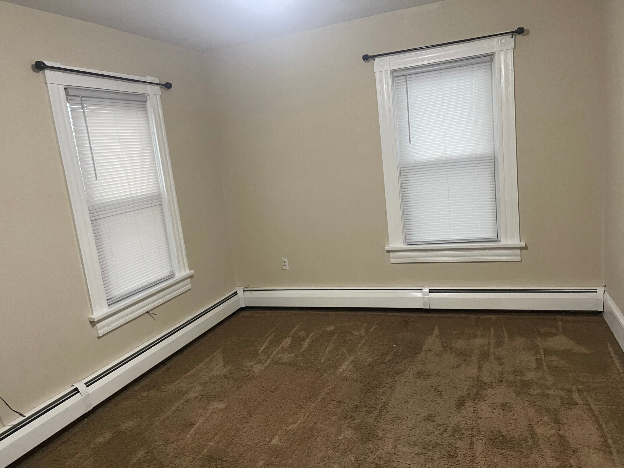 Building Photo - 684 Bennett St