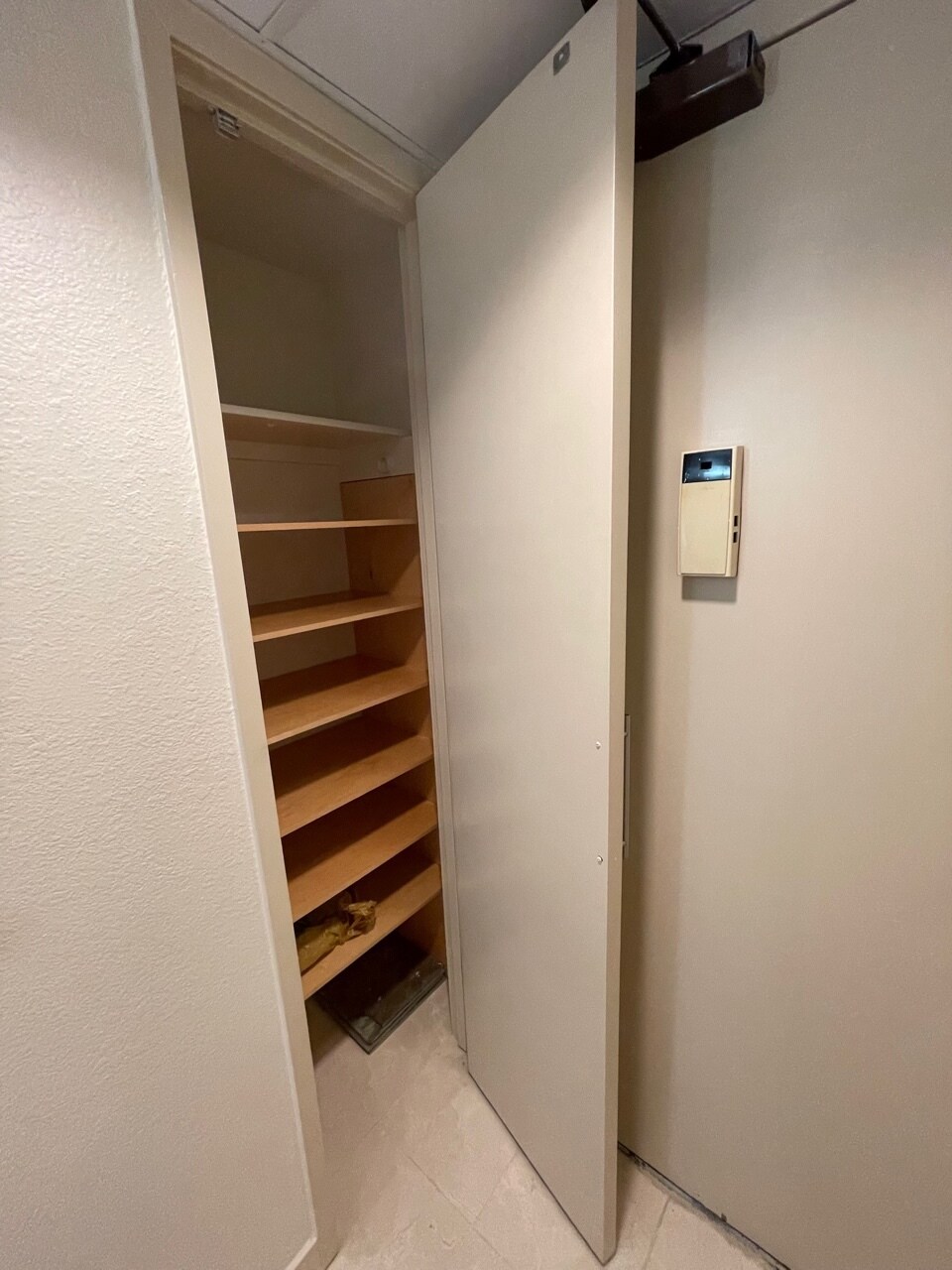 Building Photo - 2499 Kapiolani Blvd