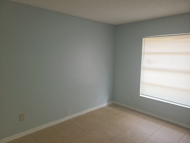 Building Photo - 2 bedroom 1.5 Bath Eatonville Duplex