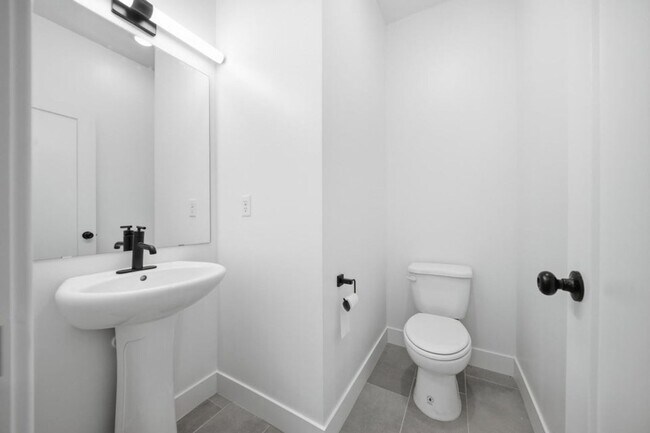 Building Photo - 946 Malibu Dr