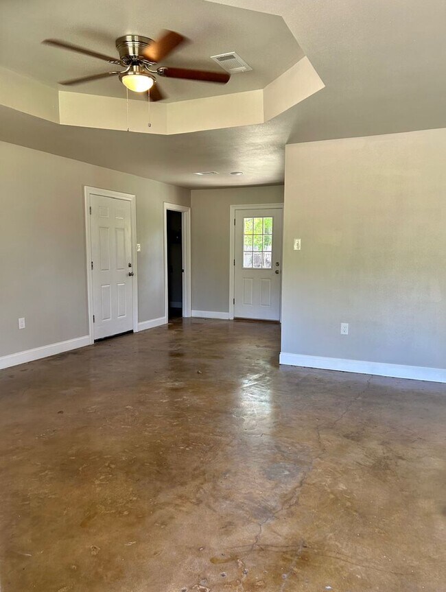 Building Photo - Single Family Home.  Available Now!
