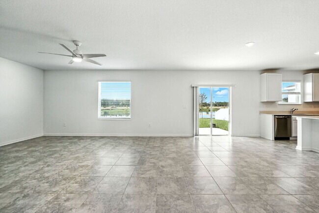 Building Photo - 4 Bed / 2.5 Bath Home – Available Septembe...