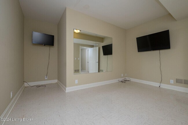 Building Photo - 3003 Glenhill Ct