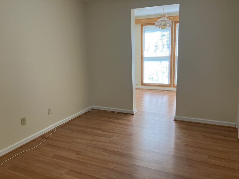 Building Photo - 577 Virginia Ave