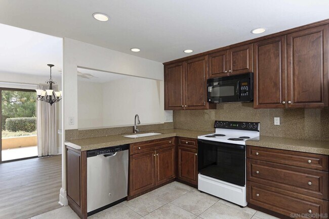 Building Photo - 2585 Caminito Muirfield