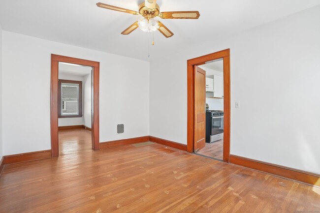 Building Photo - 108 Barnum Ter