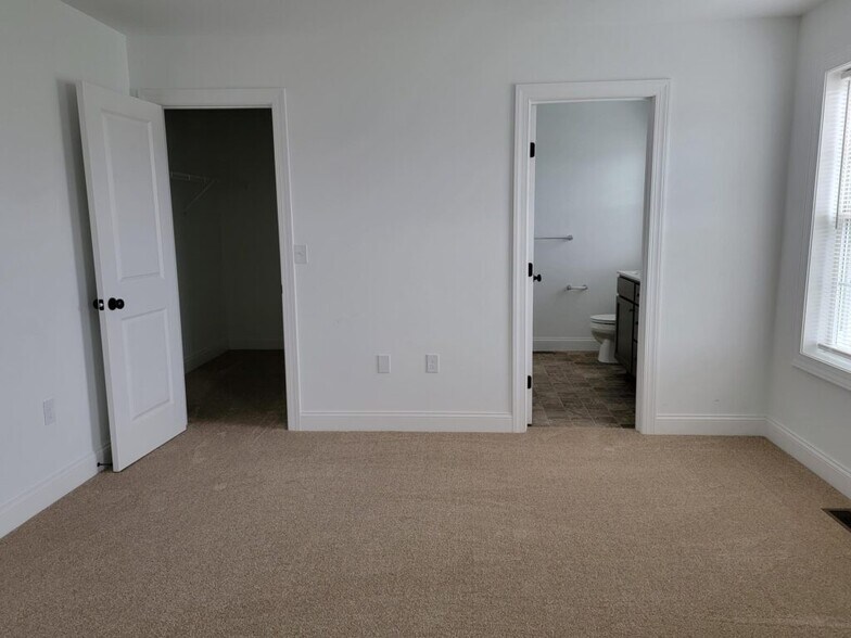 Building Photo - 438 Masonic Dr