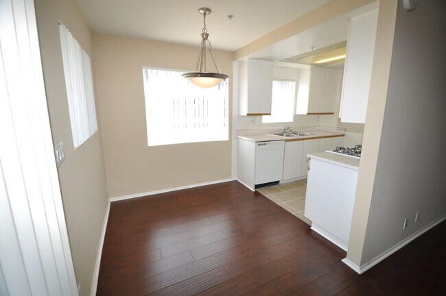 Interior Photo - 5002