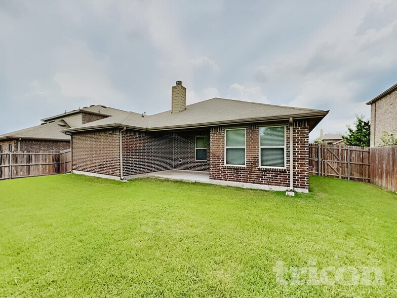 Building Photo - 457 Peach Ln