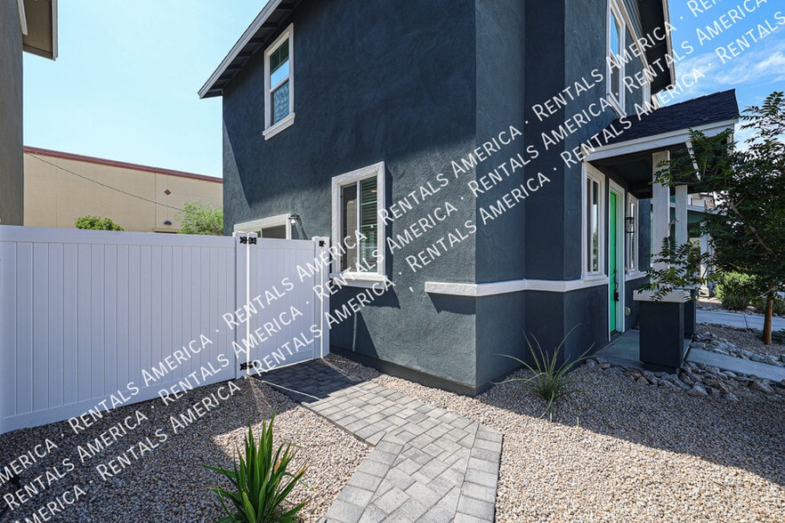 Building Photo - 16875 N 12th St