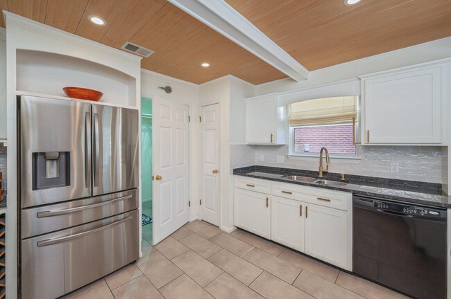 Building Photo - 4522 Parkwood Ln