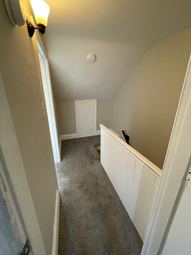 Building Photo - 4 Bedroom 1.5 Bath, Renovated House in Pottstown