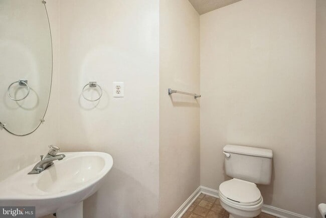 Building Photo - 13477 Stowaway Ct
