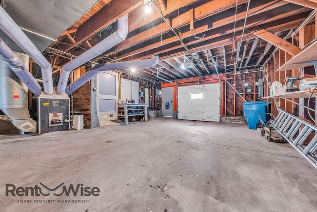 Building Photo - 824 Garfield St