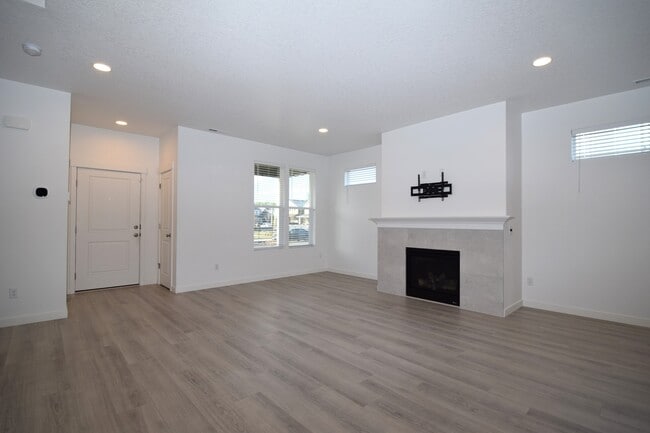 Building Photo - 1400 S 29th Blvd