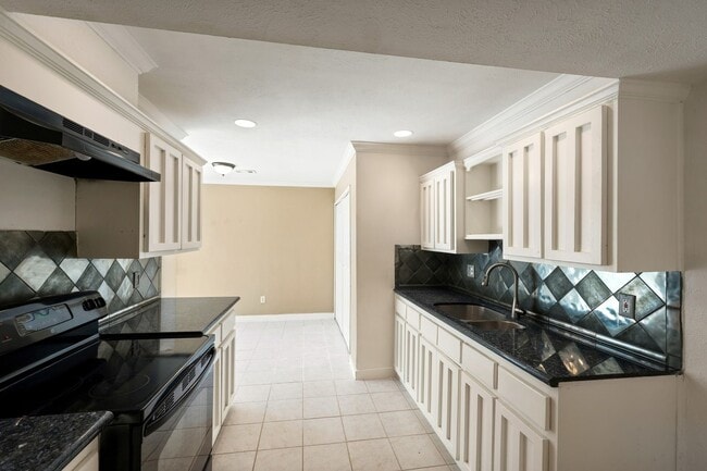 Building Photo - 22831 Millgate Dr