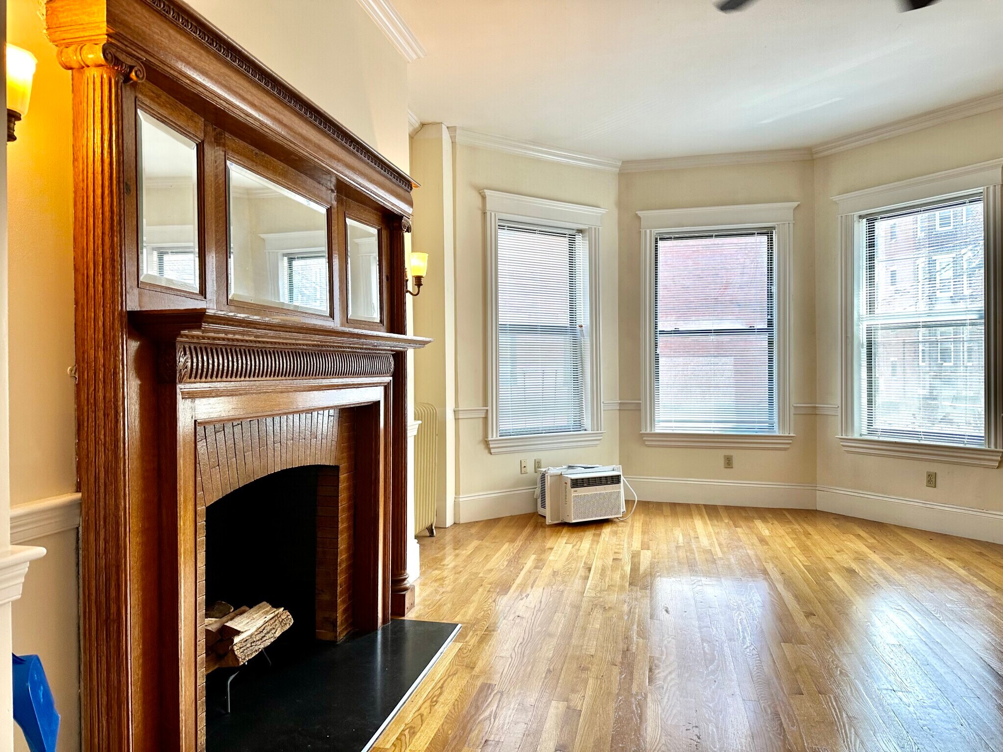 Building Photo - 871 Beacon St