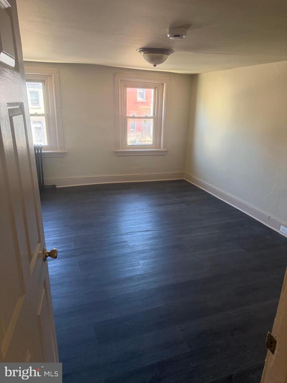 Building Photo - 352 E Airy St