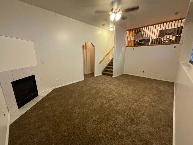 Building Photo - 4 Bedroom 2 1/2 Bath Home Oversized 2 Car Garage. Dog Friendly Available in June