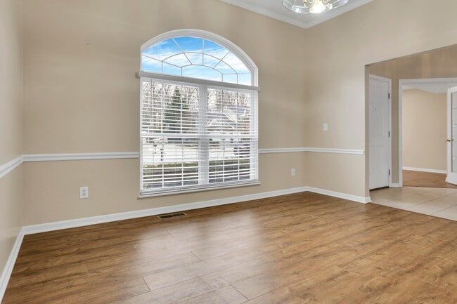 Building Photo - 3796 Village Club Dr