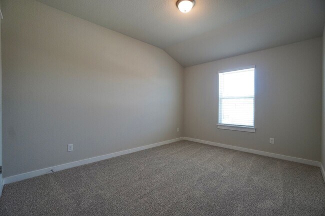 Building Photo - 136 Greinert Dr