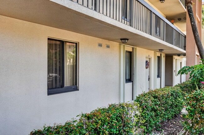 Building Photo - 2401 Marina Isle Way