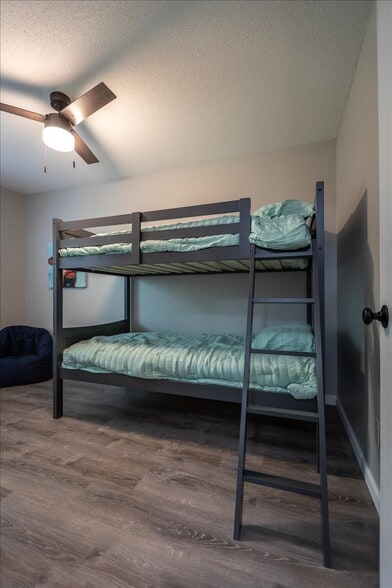 Back Bedroom #3 - Bunk Beds, Dresser, Bean Bag Chair - 1001 N Coler Ave