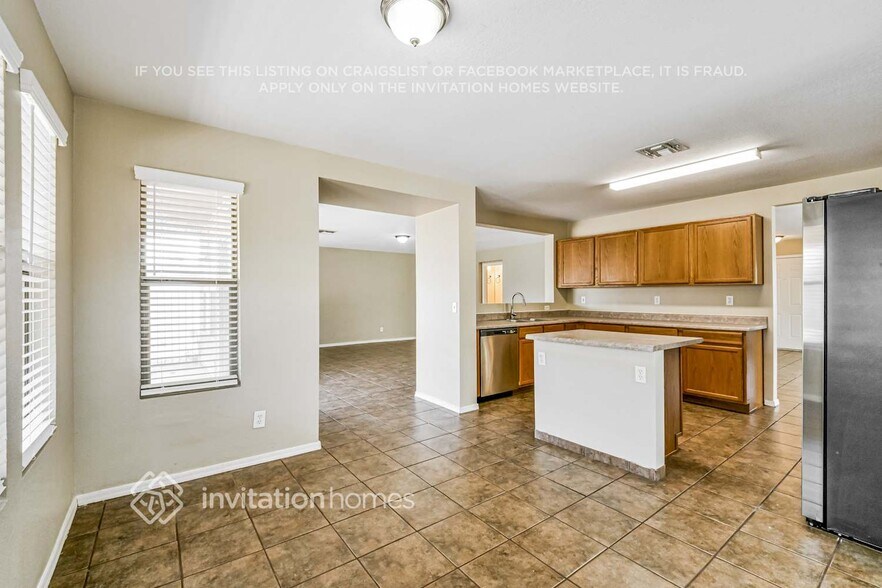 Building Photo - 11051 E Flower Ave