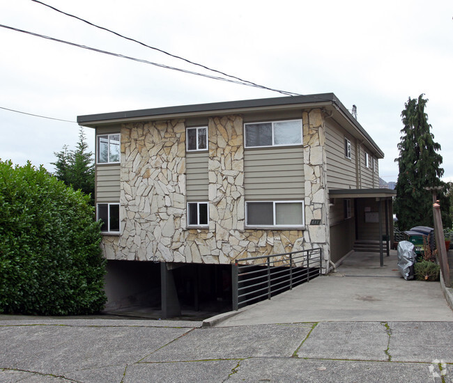 Primary Photo - Lee Street Apartments