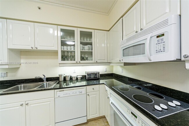 Building Photo - 707 Crandon Blvd