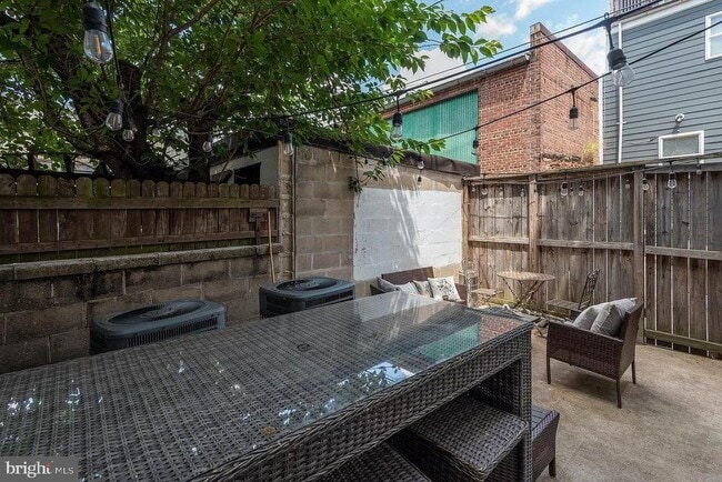 Building Photo - 1019 S Streeper St