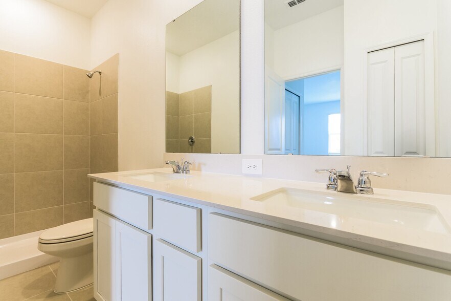 Building Photo - 2039 Hemingway Cir