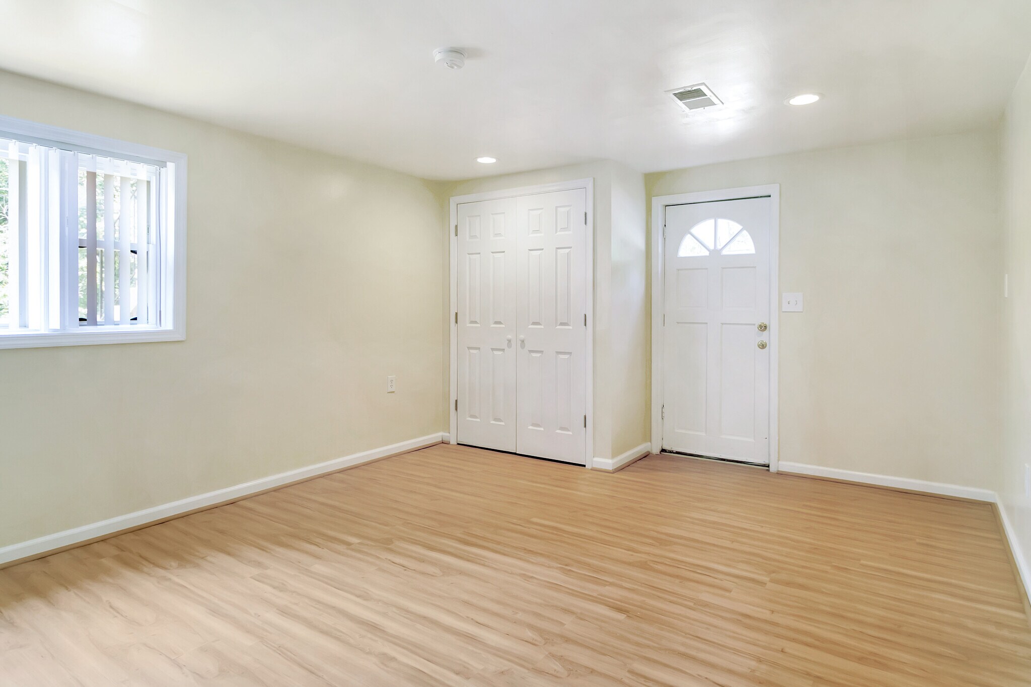 Building Photo - 9085 Autoville Dr