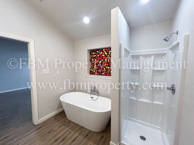 Building Photo - 806 Cresside Ln