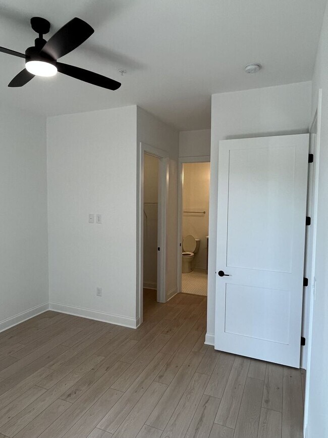 Building Photo - Brand New 2 Bed Condo in Cornelius
