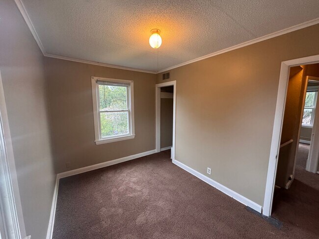 Building Photo - 1643 5th St E