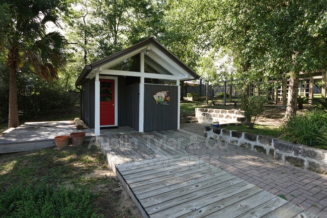 Building Photo - 444 Silver Lake N